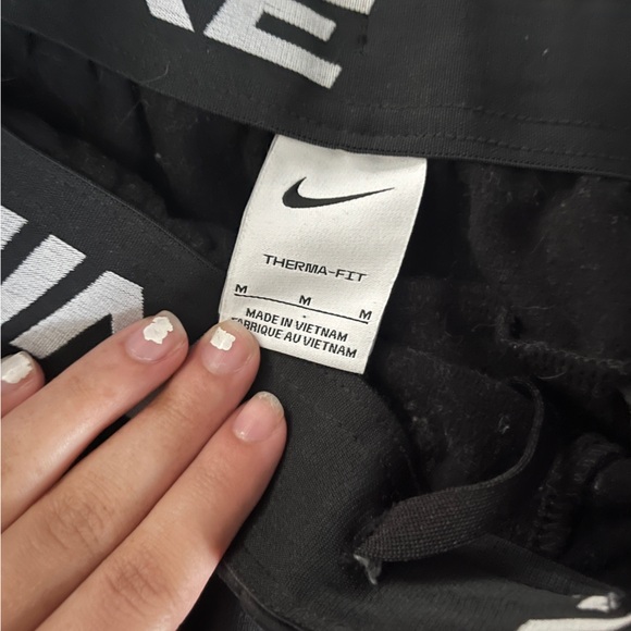 Men’s nike wide leg sweatpants - Picture 3 of 4